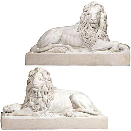 DESIGN TOSCANO Castle Courtyard Lion Sentinel Statues: Set of Two NE9160275